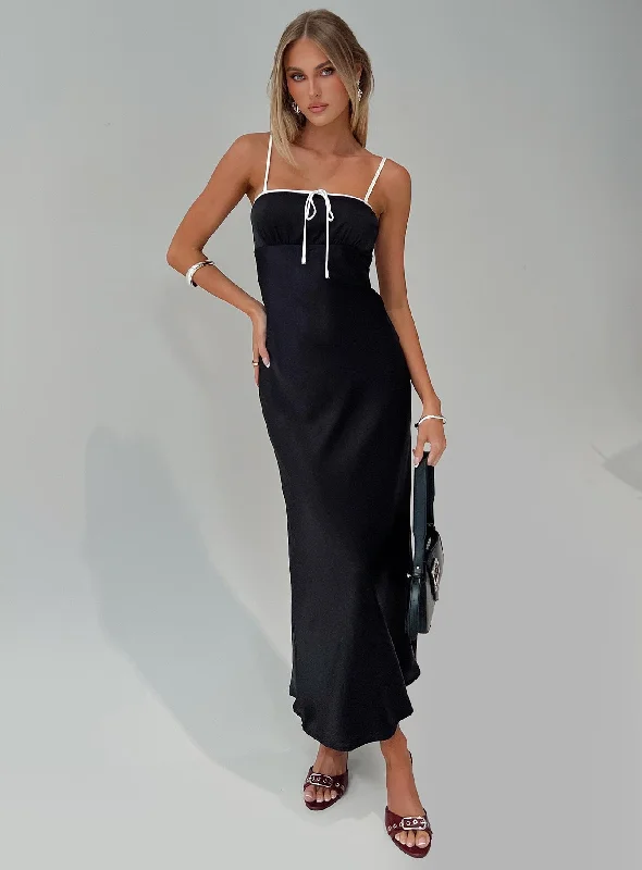 Vasiliki Maxi Dress Black / White Classic V-Neck Maxi Dress